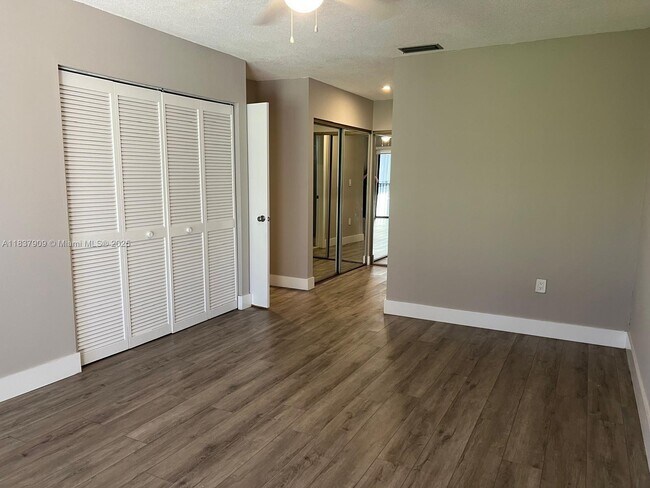 Building Photo - 3945 Adra Ave