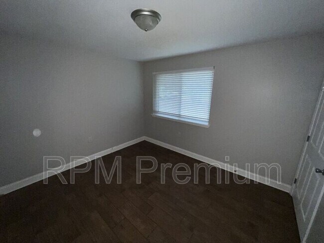 Building Photo - 4922 Sunnybrook Dr