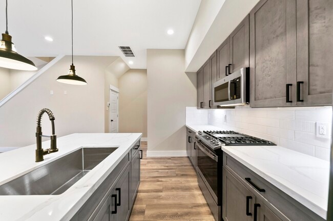 Building Photo - 5214 Pinemont Creek Ln