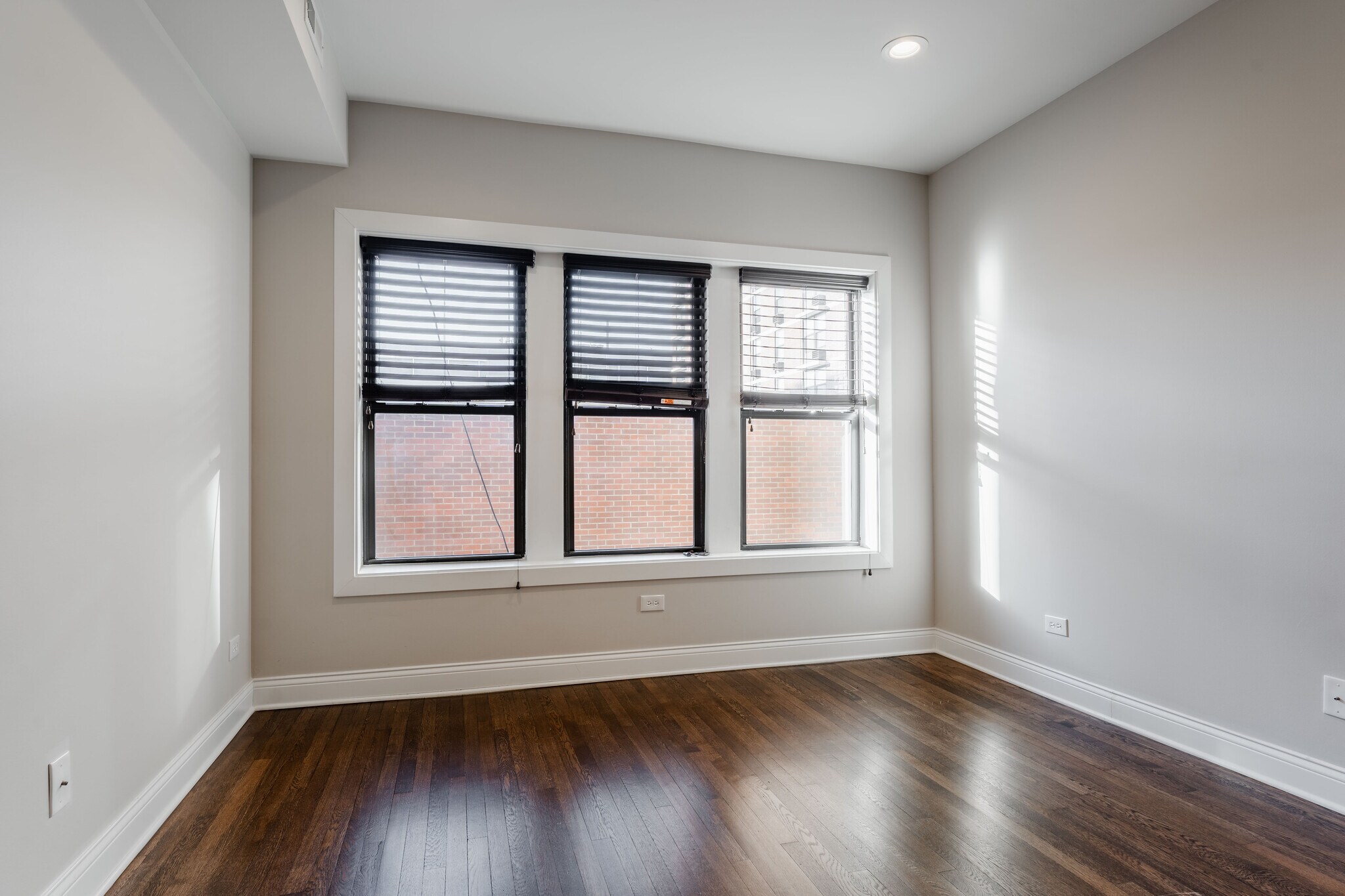 Building Photo - 527 W Barry Ave