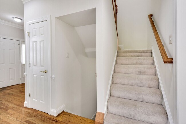 Building Photo - 9202 Linden Grove Ct