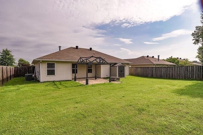 Building Photo - 4407 SW Limestone Ave