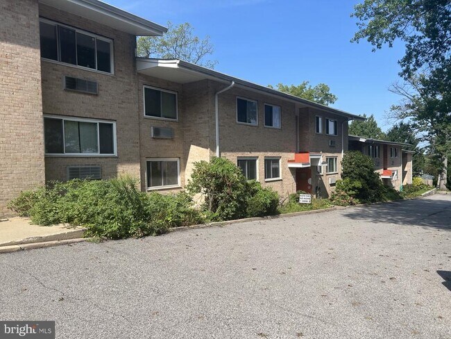 Building Photo - 650 Brooke Rd