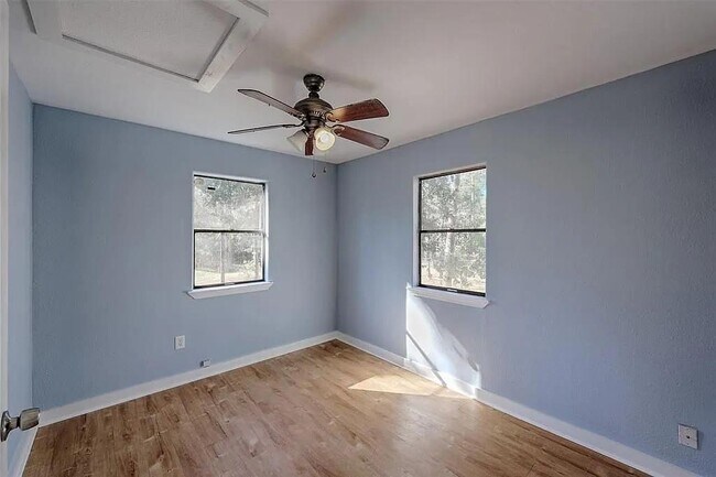 Building Photo - 6076 Sinclair Dr