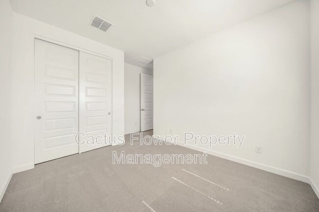 Building Photo - 6946 W Buckhorn Trail