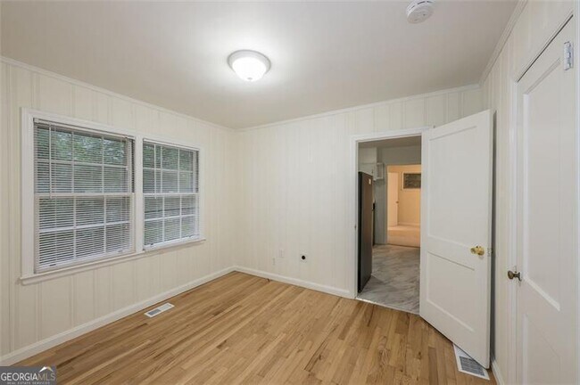Building Photo - 2293 Vistamont Dr
