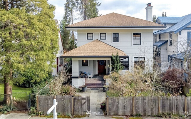 Building Photo - 5042 18th Ave NE