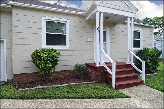 Building Photo - 69 Cavalier Rd