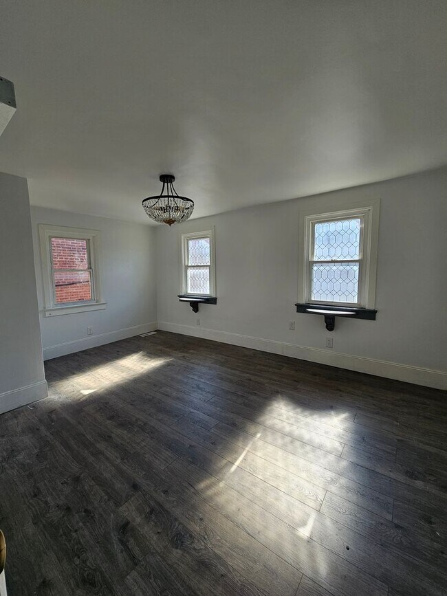 Building Photo - 513 Poplar St