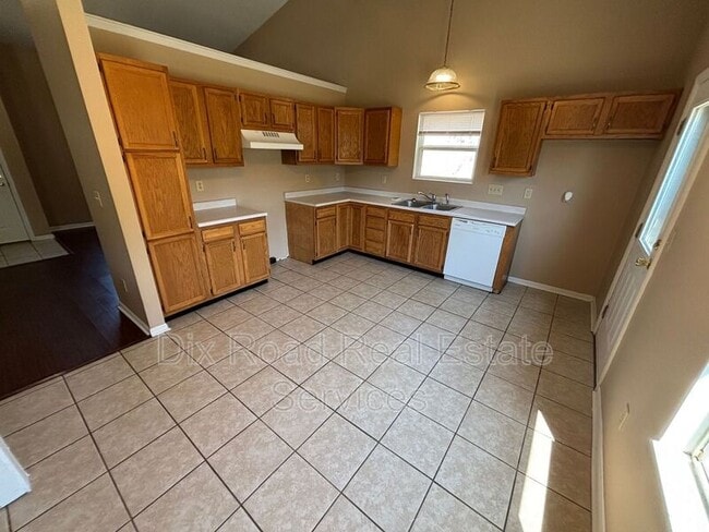 Building Photo - 590 Pine Hill Pl