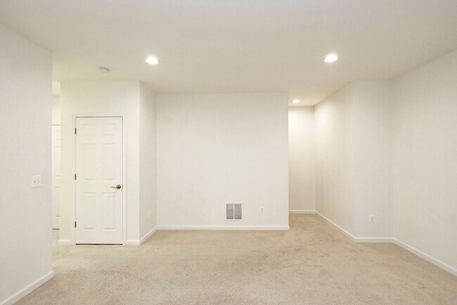 Building Photo - Pet-Friendly Fry's Spring Townhome Near 5t...