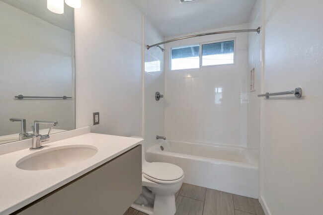 Building Photo - Scottsdale 2 bed 2 Bath Home - With a Pool!!!