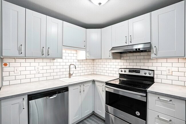 Building Photo - 39 Pleasant St