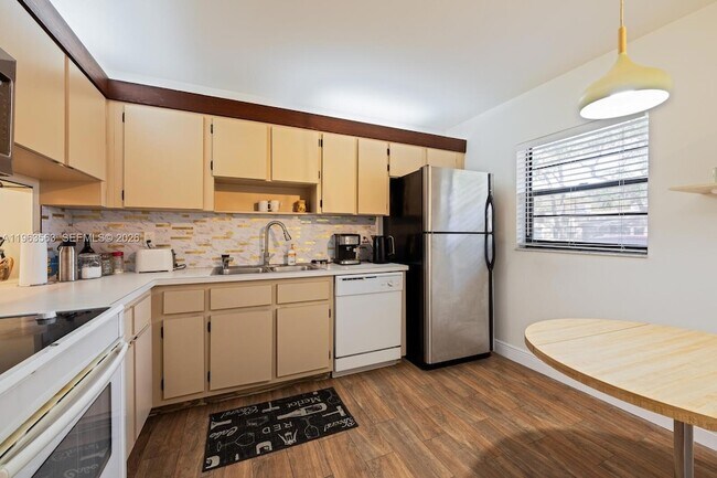 Building Photo - 200 Gate Rd