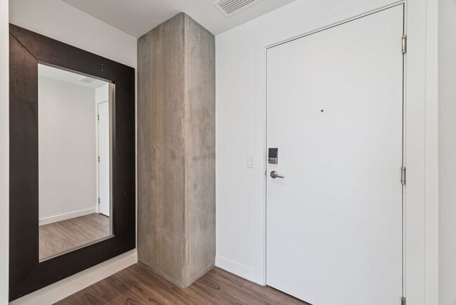 Building Photo - 222 E Jefferson St