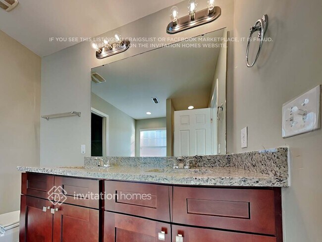 Building Photo - 2730 Shannon Dr