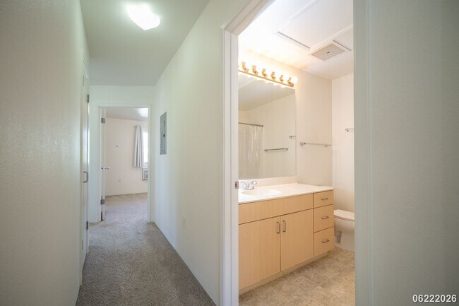 Building Photo - Available now!  3-bedroom, 2-bath, 2 parking Townhome in Mililani Mauka