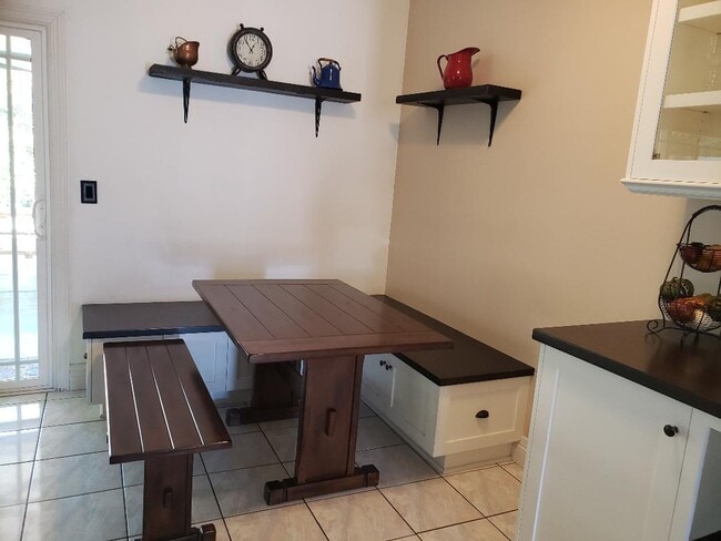 Kitchen bench seating with table - 5411 Shrewsbury Ave