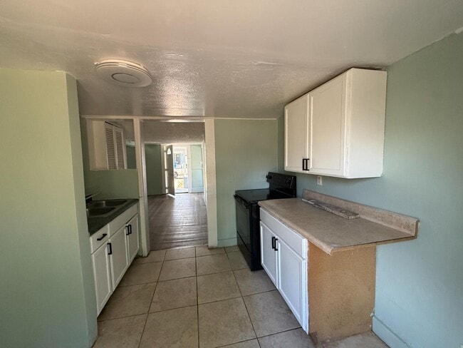 Building Photo - 750 Escambia St