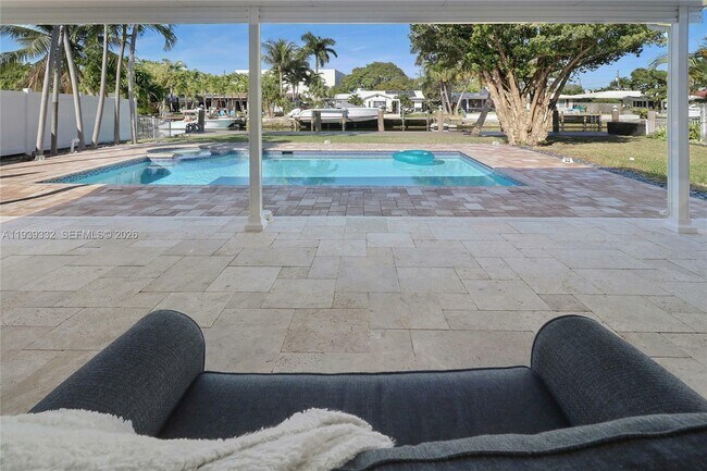 Building Photo - 2031 NE 14th Ct