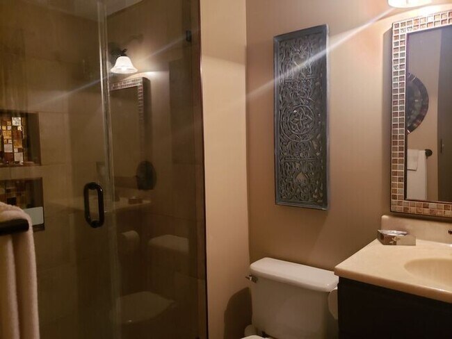 Building Photo - Charming 3-Bedroom, 2.5 Bath SFH with Fron...