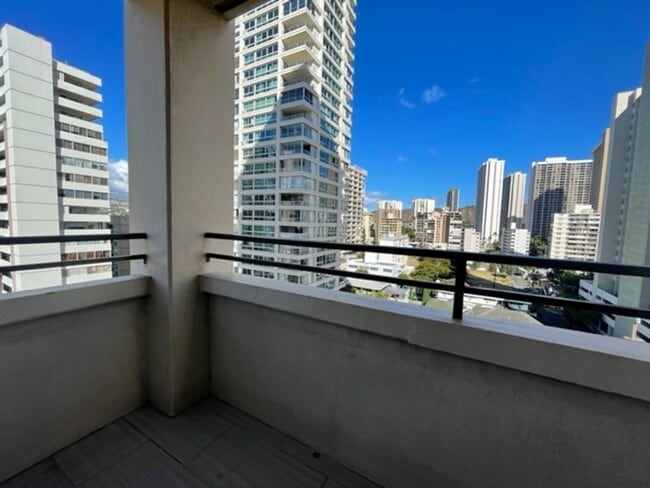 Building Photo - FURNISHED 1 Bedroom, 1 Bathroom, 1 Parking...
