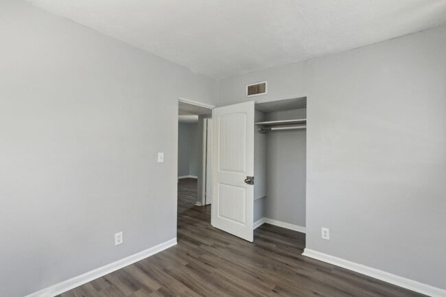 Building Photo - 1110 W 29th St
