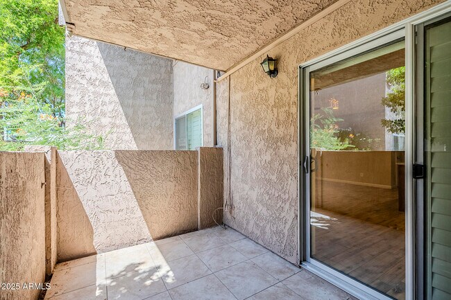 Building Photo - 5525 E Thomas Rd