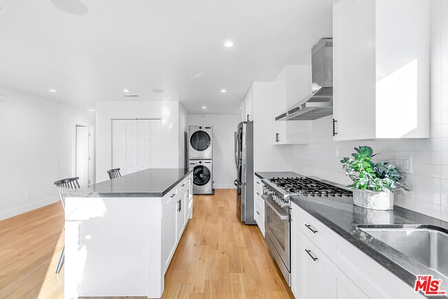 Building Photo - 3062 Field Ave