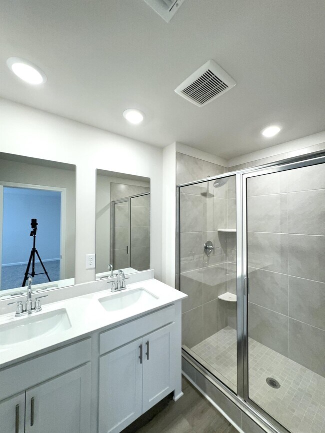 Building Photo - 3635 Shore Wood Ave