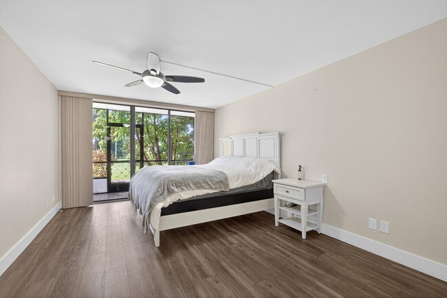 Building Photo - 4770 Fountains Dr S