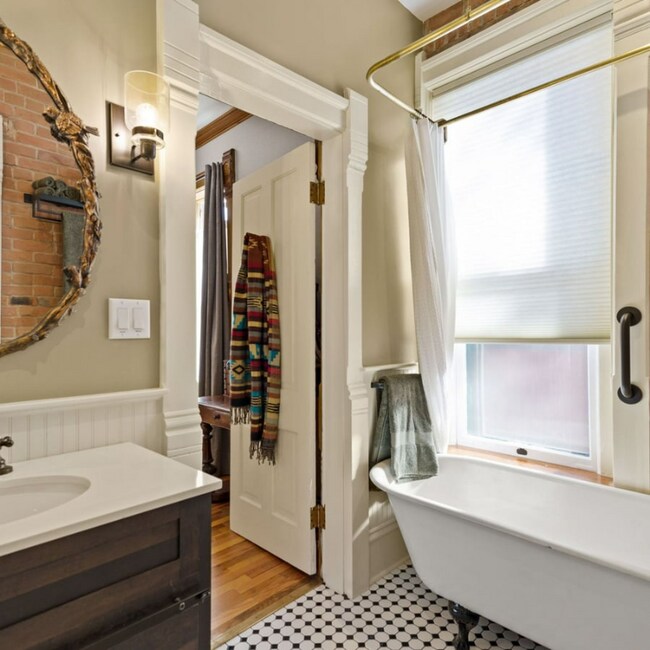 Building Photo - 503 Mathews St