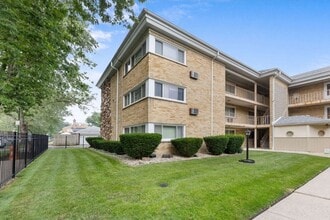 Building Photo - 7206 W Wellington Ave
