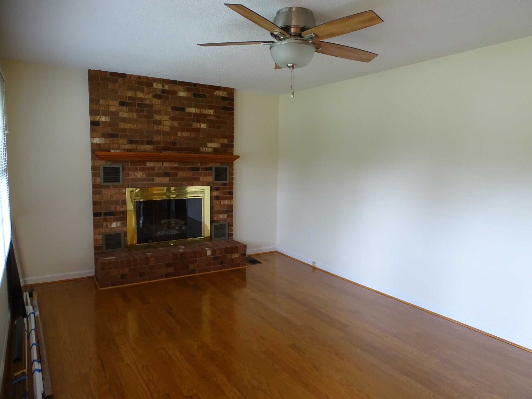 Building Photo - 5694 Claridge Dr
