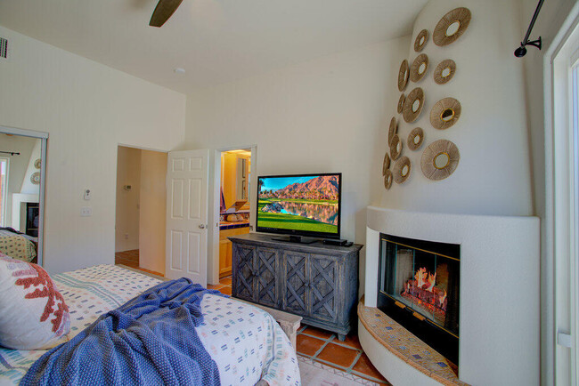 Building Photo - 53345 Avenida Obregon