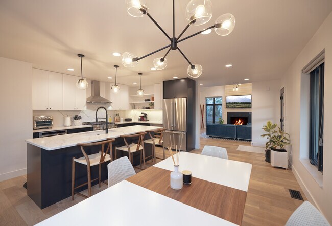 Open Kitchen - 425 Mail Cabin Dr