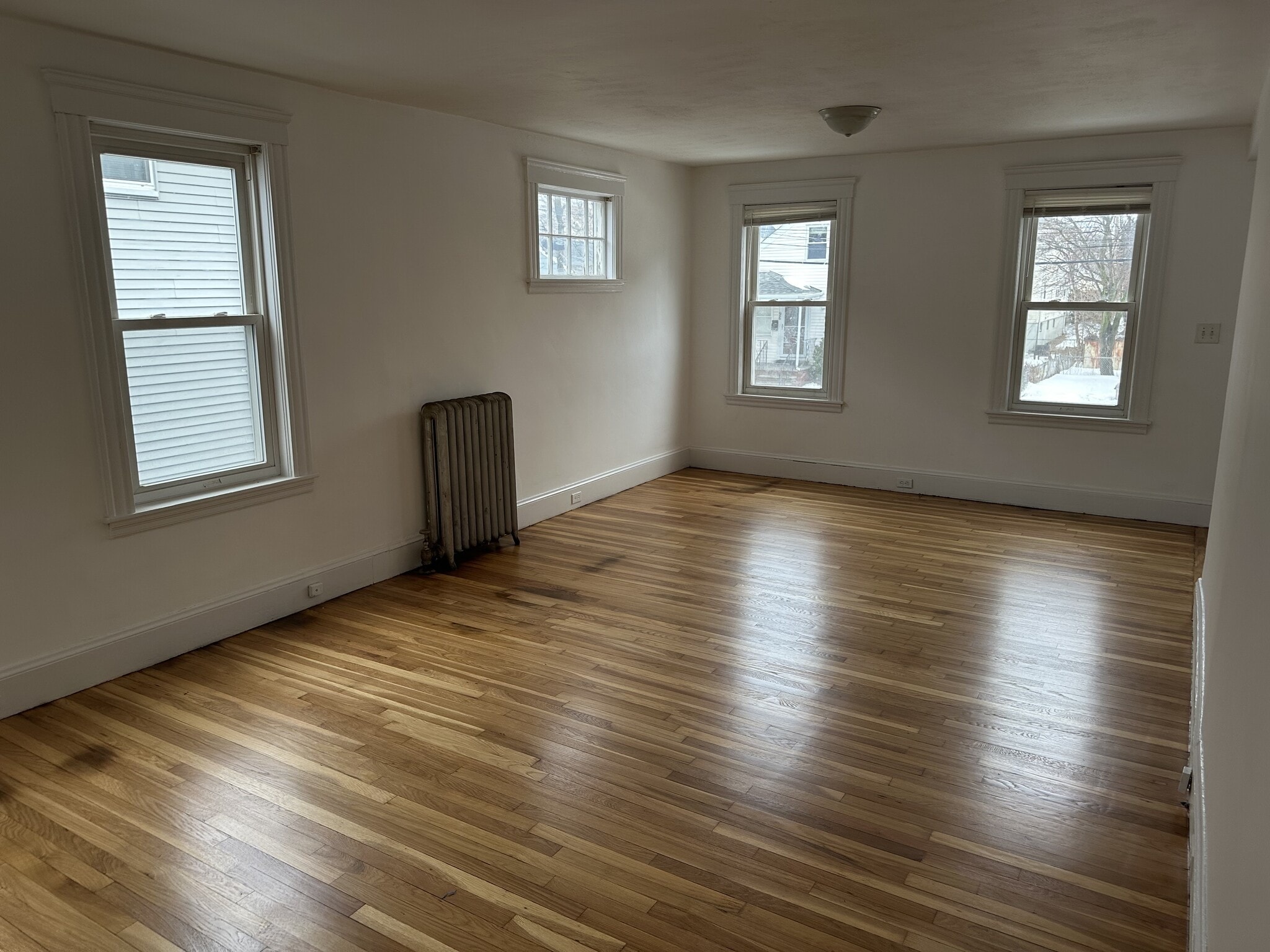 Building Photo - 100 Hull St