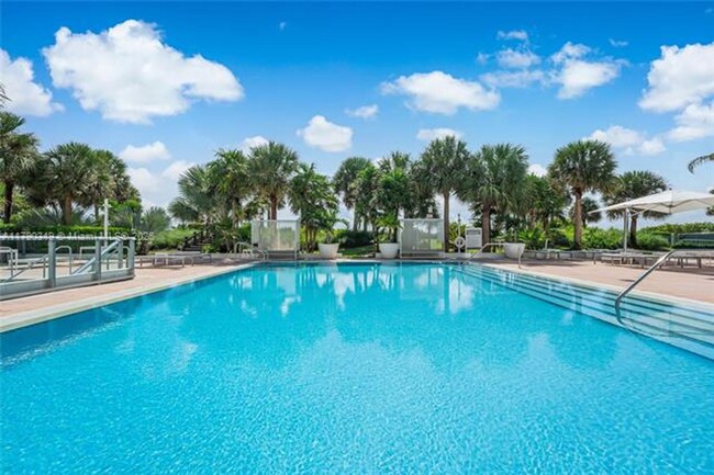 Building Photo - 3737 Collins Ave