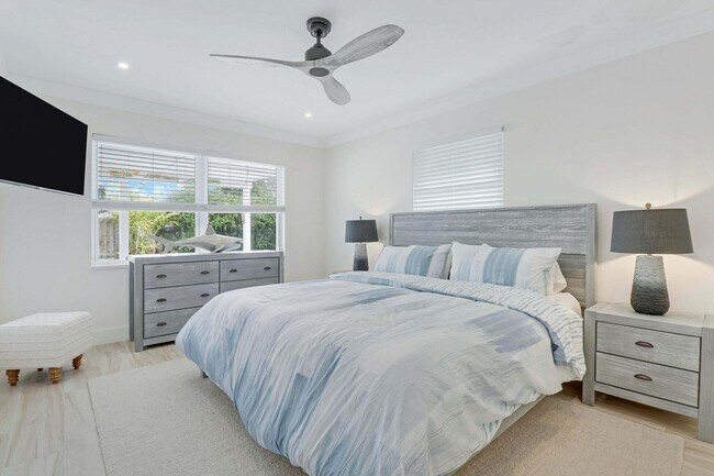 Building Photo - 9 W Riverside Dr