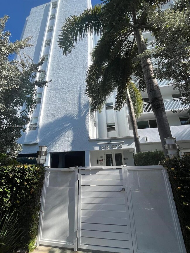 Building Photo - 1045 10th St