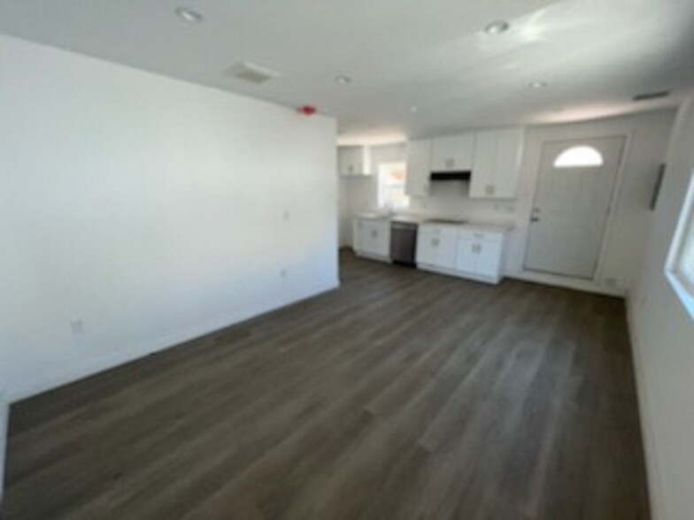 Building Photo - 10435 Las Lunitas Ave
