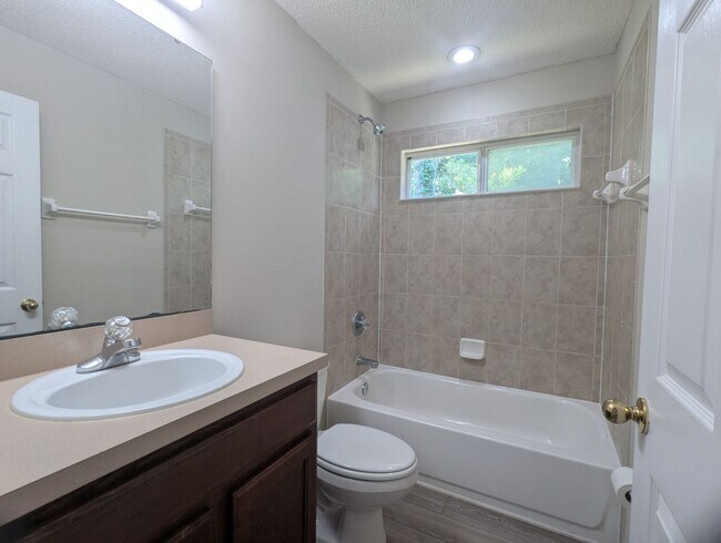 Building Photo - 3/2 WITH A GREAT PRICE AND READY FOR IMMED...