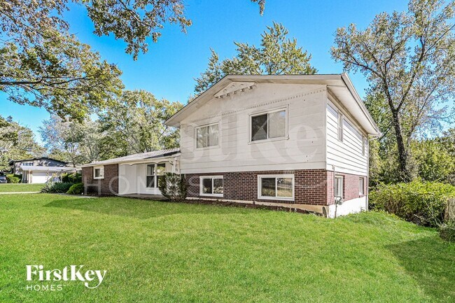 Building Photo - 6680 Foxshire Dr