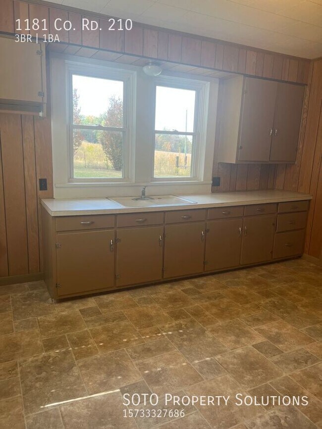 Building Photo - 3 BD / 1 BA