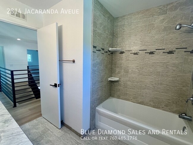 Building Photo - 2814 Jacaranda Ave