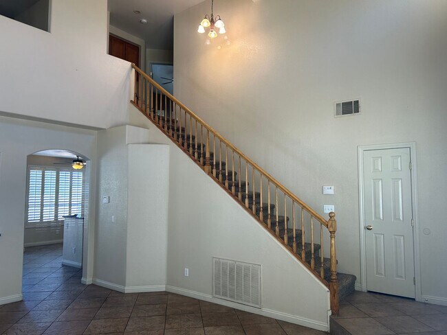 Building Photo - Beautiful Green Valley Home