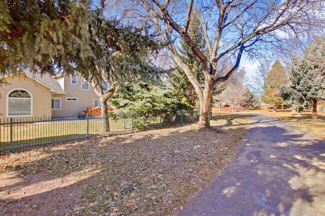 Building Photo - 14498 W Sedona Dr