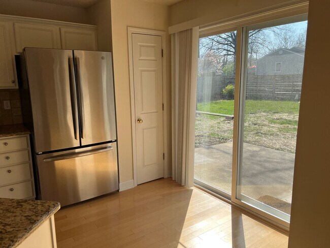 Building Photo - 609 Heidman