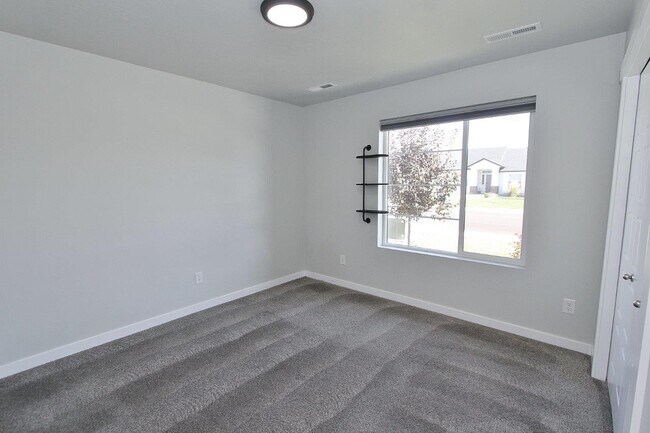 Building Photo - 2255 N Blue Marsh Wy