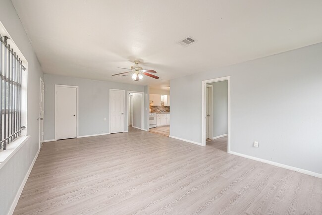 Building Photo - Affordable 3BD/2BA single-family house!